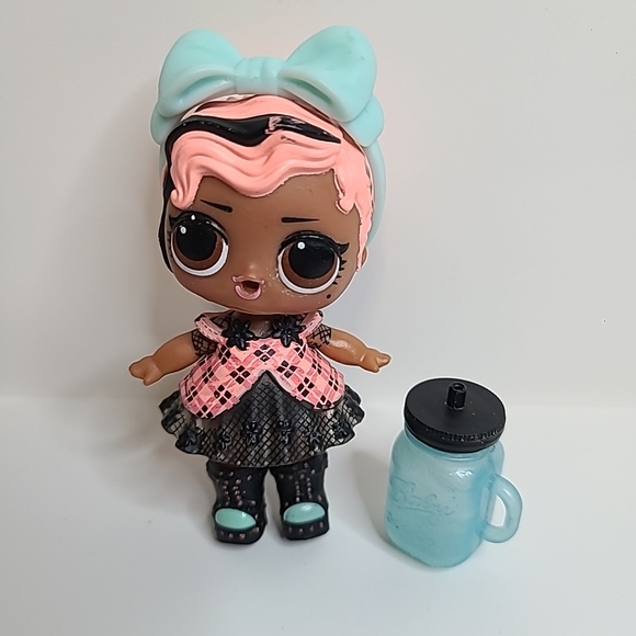 LOL Surprise Doll Glamper Strut With Hair Bow Bottle Glam Club Surprise Series - Picture 1 of 2